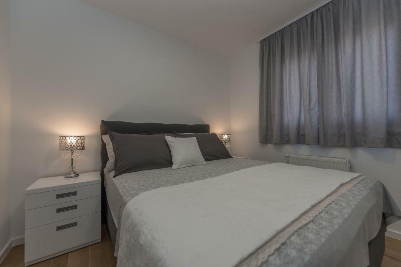 Penthouse Nikola Apartamento Makarska Exterior foto