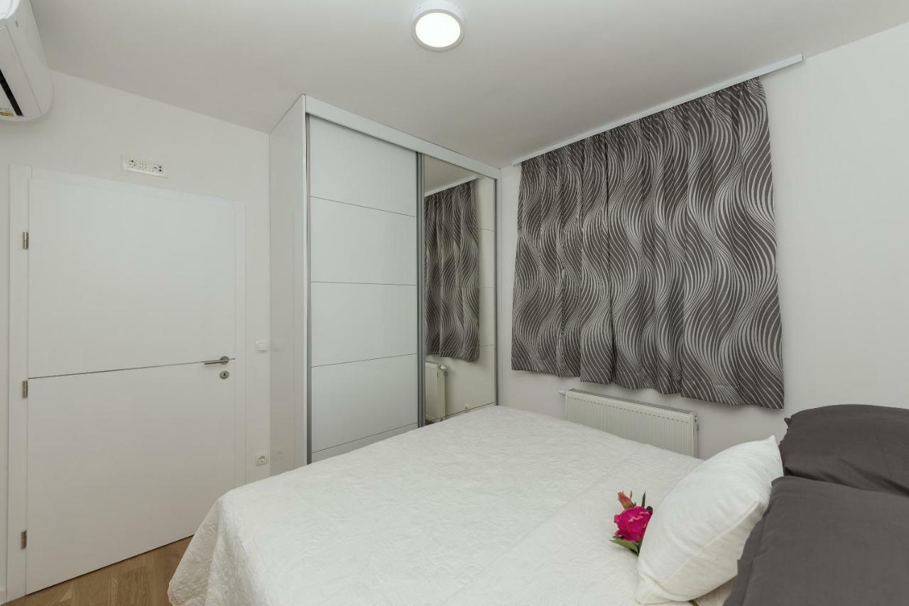 Penthouse Nikola Apartamento Makarska Exterior foto