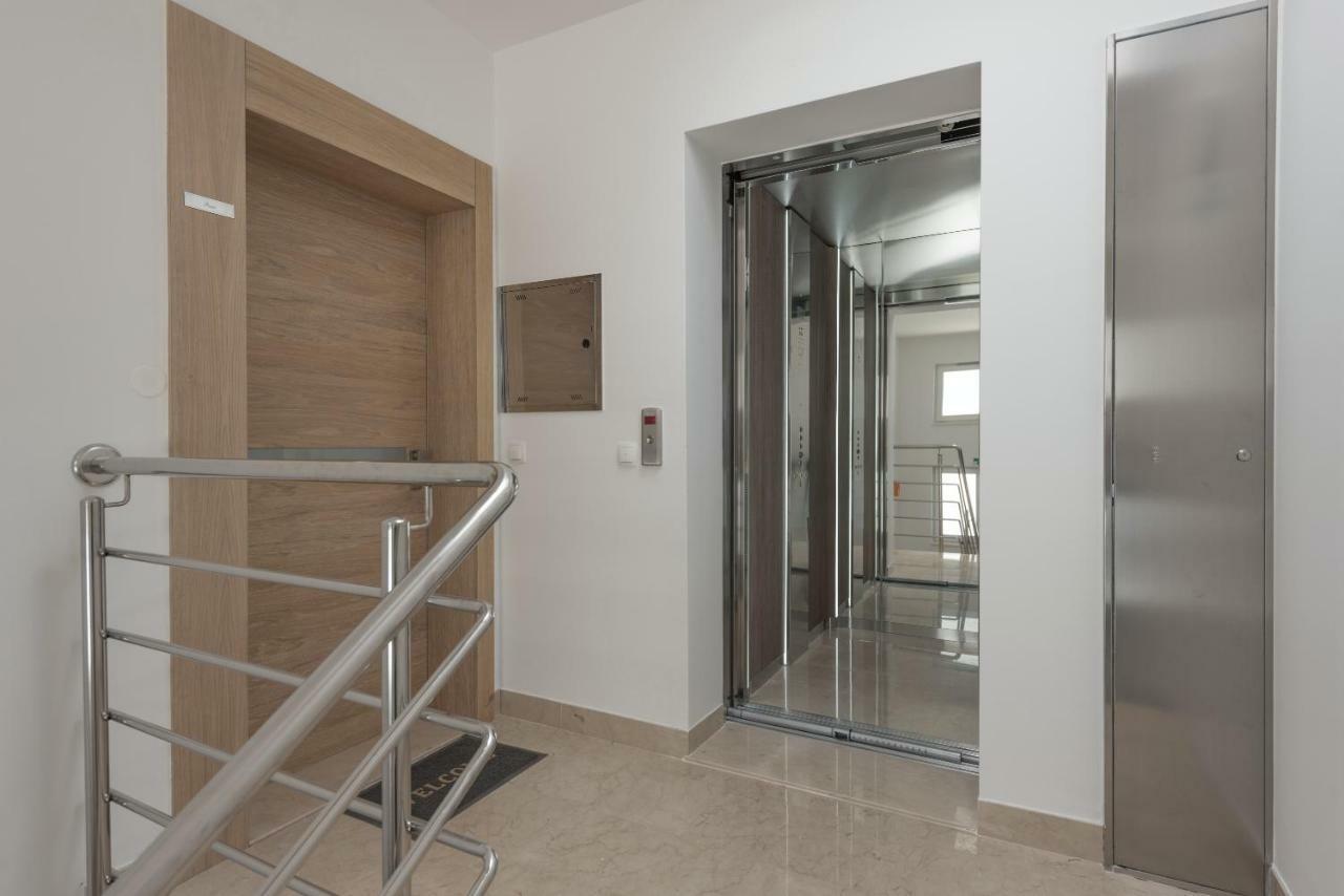 Penthouse Nikola Apartamento Makarska Exterior foto